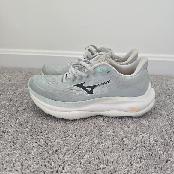 Mizuno Shoes - Mizuno Wave Sky‎ 9 Women's Size 10 D Maximum Cushioned Lightweight Running Shoes